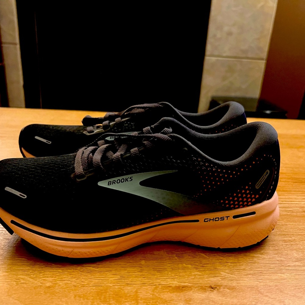 Brooks women’s ghost running shoes brand new never worn size 7